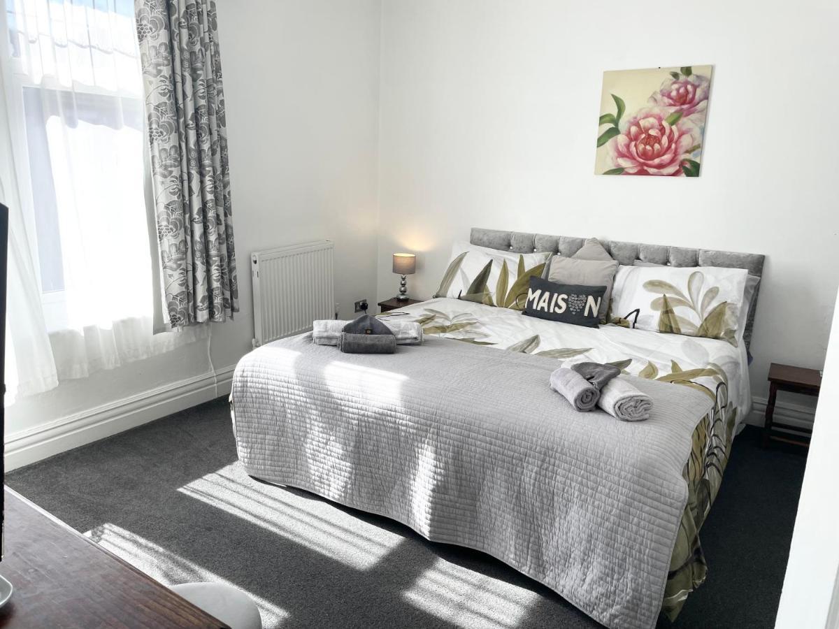 Entire Holiday Home In Blackpool With Free Parking And A Private Patio Garden Exterior foto