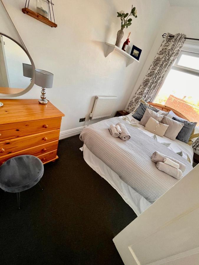 Entire Holiday Home In Blackpool With Free Parking And A Private Patio Garden Exterior foto